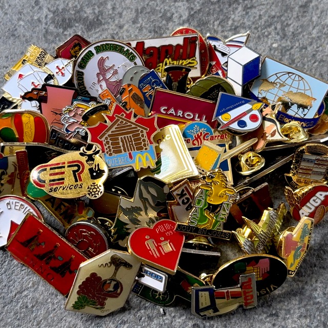 50個  フランス雑貨 ヴィンテージ  ピンバッジ ピンズ France pins  Pin badge vintage 古着 通販 リメイク ブローチ  アタッチメント付属 雑貨 2602029-2605027-8