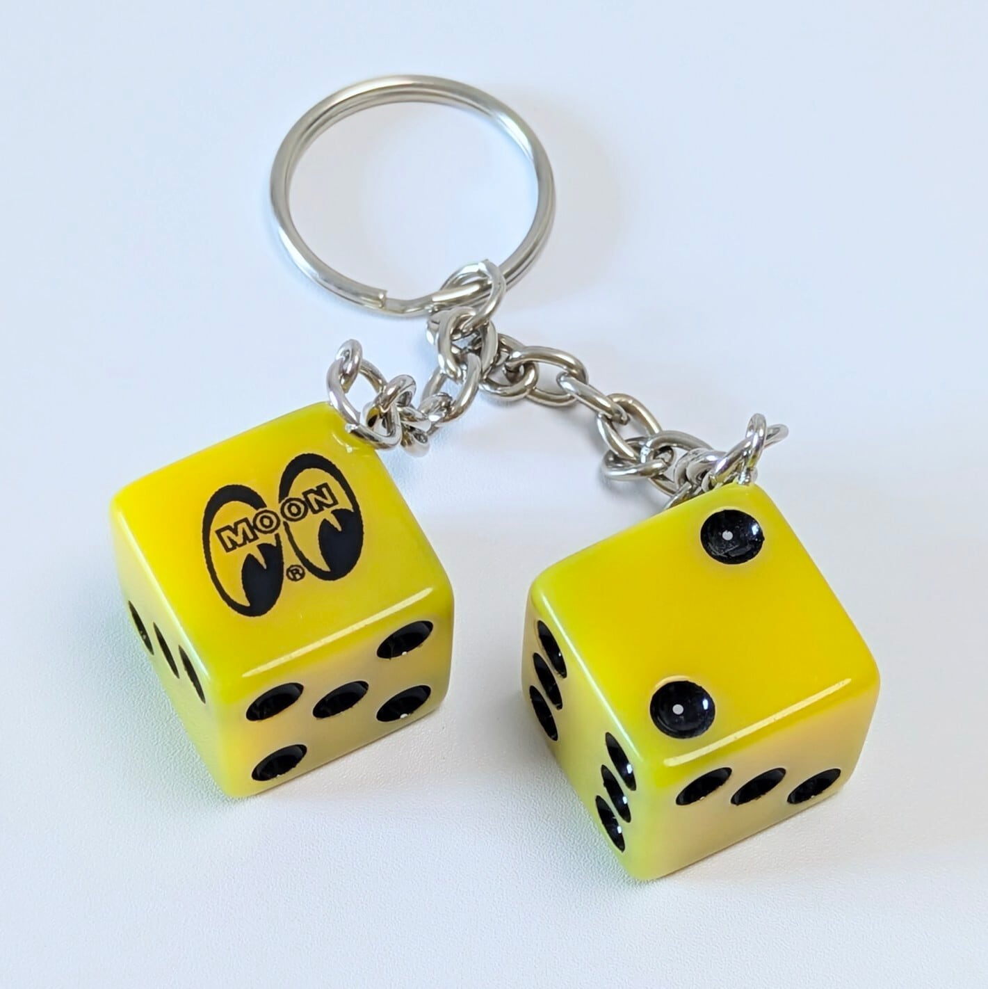 【 MOON / MOONEYES / ムーン アイズ 】 MOON Twin Dice Keyring ムーン ツイン ダイスキーリング / ホットロッド〚アメリカン雑貨 アメトイ〛