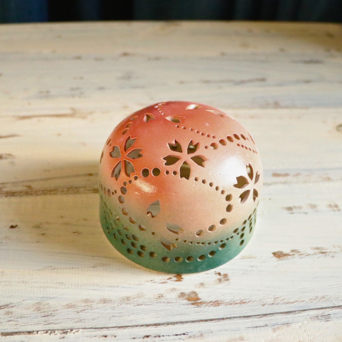 電池式LED陶器ランプシェード『さくら・さくら』は通販やす波窯の