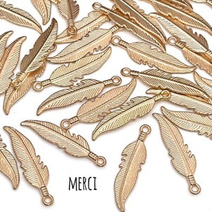 【2個】フェザーゴールドチャーム/ＫＣゴールド/アクセサリーパーツ/羽根