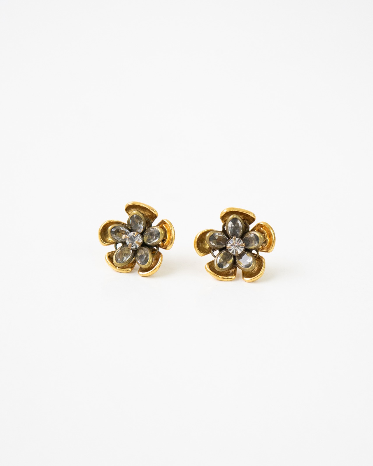 〈CHANEL〉Camellia Rhinestone earrings Made in 2003SS