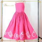 フラダンス 衣装 ワンピース ドレス ピンク系 メネフネプランテーション 日本製 イプヘケ柄 パフ柄 プーニウ柄 MENEHUNE PLANTETION 楽器柄 ハワイアンプリント アロハ フラ ダンス レッスン 練習 華やか 鮮やか かわいい おしゃれ キャミソールドレス ホワイト系 ピンク 白 フラダンスワンピース ドレスピンク おしゃれ服 フラ衣装 楽器プリント ハワイアンスタイル アロハドレス ふんわりスタイル レッスン用