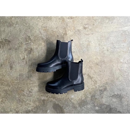 REMME(レメ) Leather Chelsea Boots