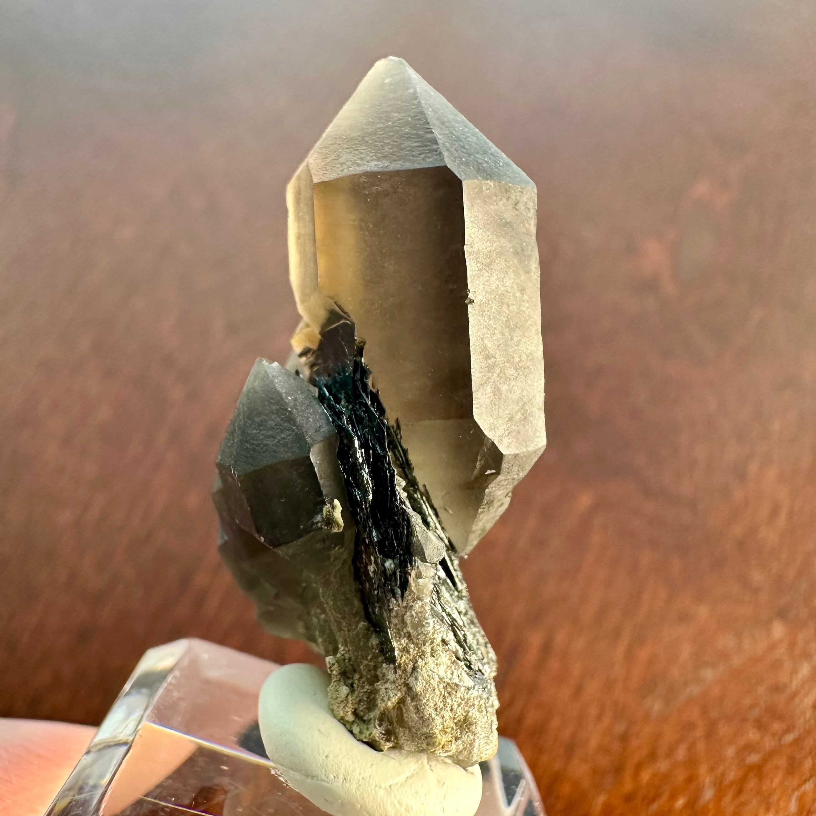 スモーキークォーツ / ヘマタイト【Smoky Quartz with Hematite】中国