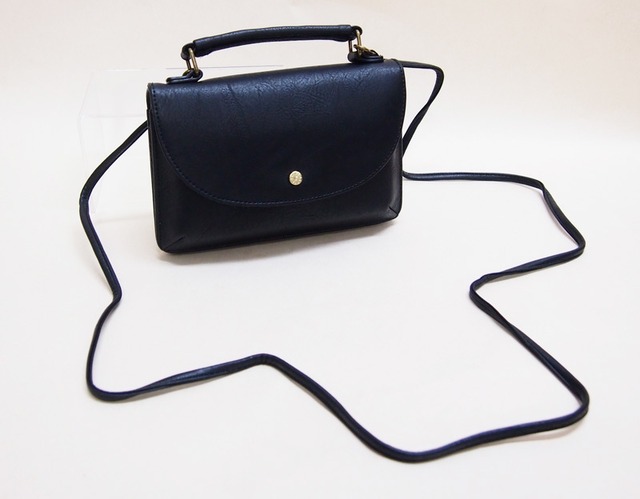 フェイクレザーマイクロハンドバッグ お財布機能付き　ギフトにもおすすめ