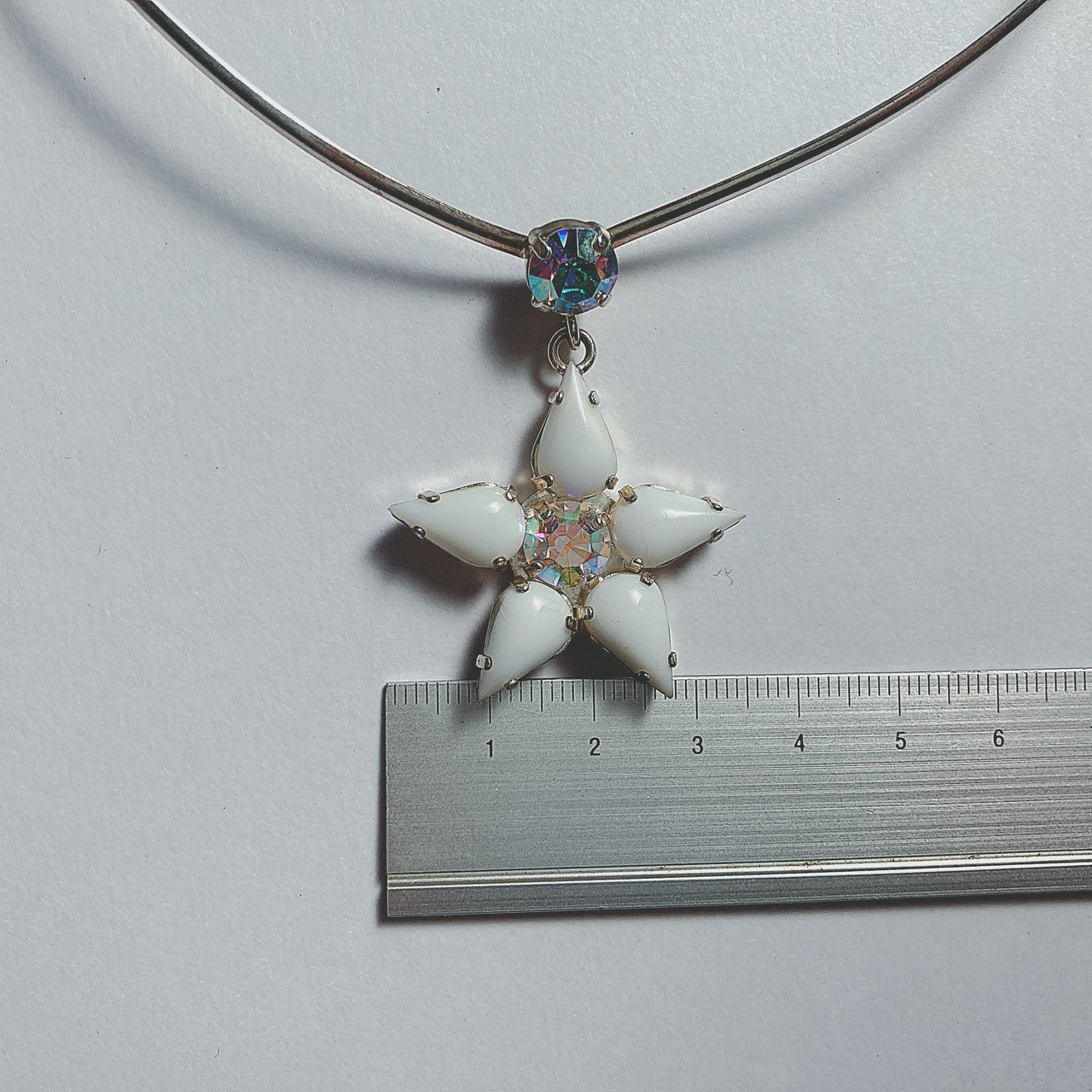 Vintage France POGGI PARIS white glass rhinestone flower necklace 