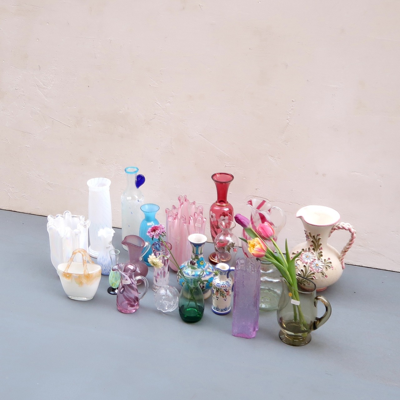 蛍光色の一輪挿し