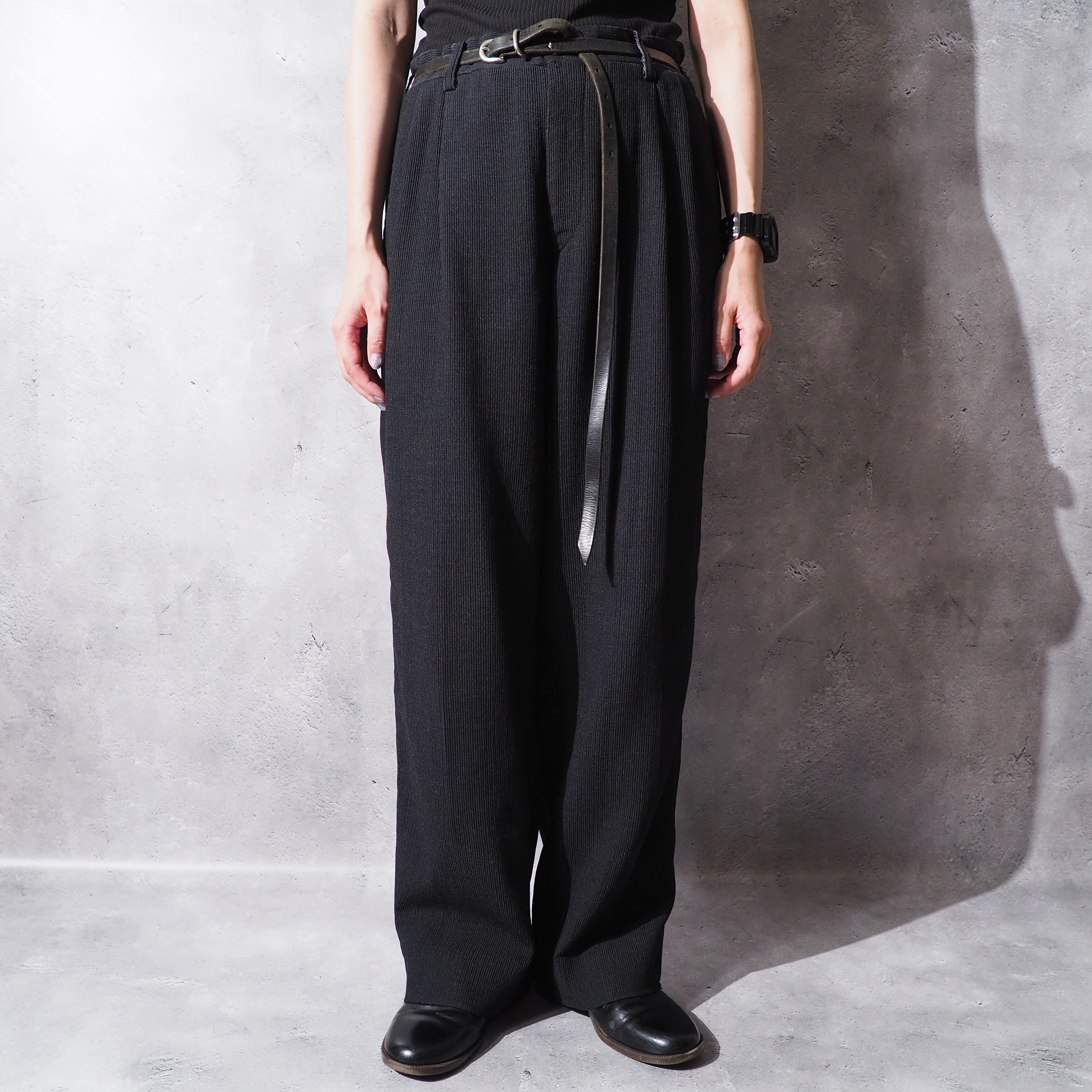” ISSEY MIYAKE MEN ” pleats line design two tuck dark gray slacks pants