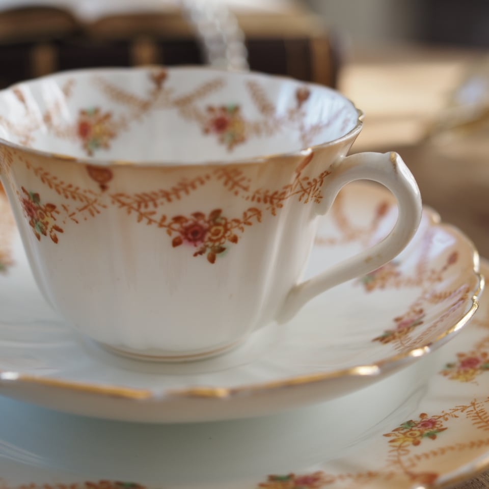 英国アンティーク BLAIRS ローズガーランド トリオ カップ＆ソーサー