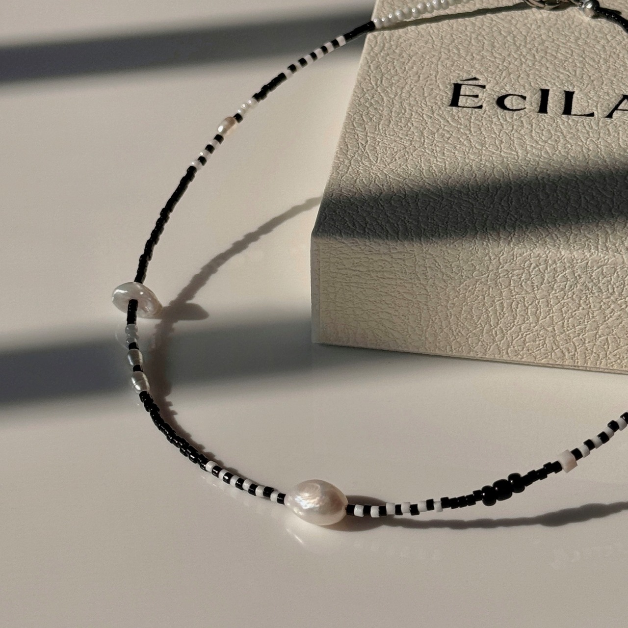 Monotone beads necklace ［BZN24］