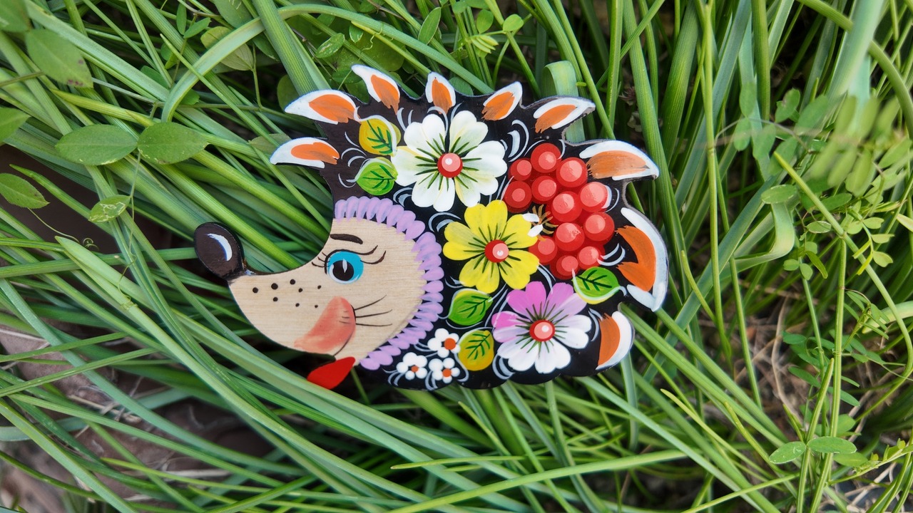 ウクライナ伝統絵画 ペトリキウカ塗り 木製ブローチ（ホメンコ作） - 1