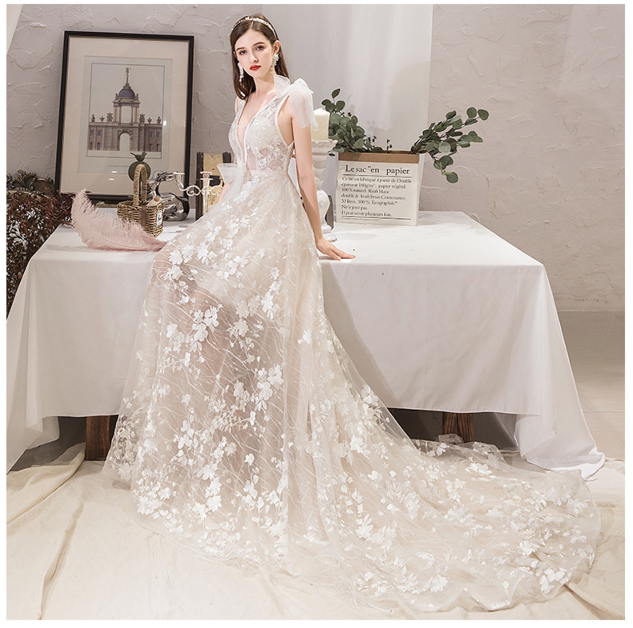 エディングドレス 薄シャンパンの色 美しい花レース プリンセスライン  