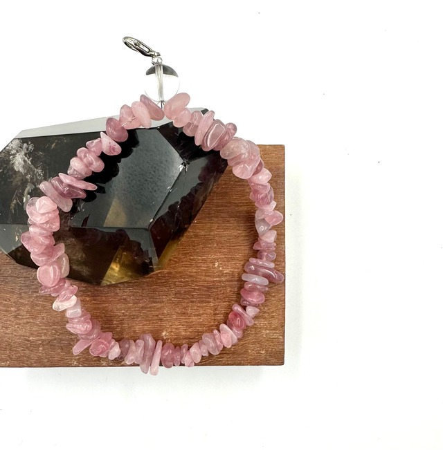 (00781)パープルローズクォーツ　Rose quartz　紅水晶　紅石英　薔薇石英　パワーストーン　ストラップ　キーホルダー　3way用パーツ付き　スマホチャーム　細石　さざれ石