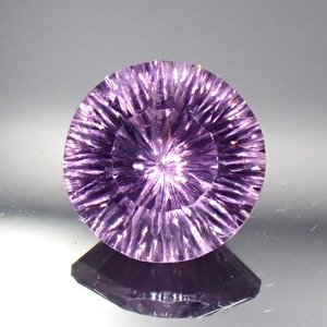 【Radiant Kiriko Cut™️】輝きが躍る、桃色の美　1.0ct 天然ピンクスピネル