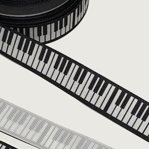 【23ｍｍ幅 1ｍ】ピアノ 鍵盤 プリント グログランリボン 白 黒