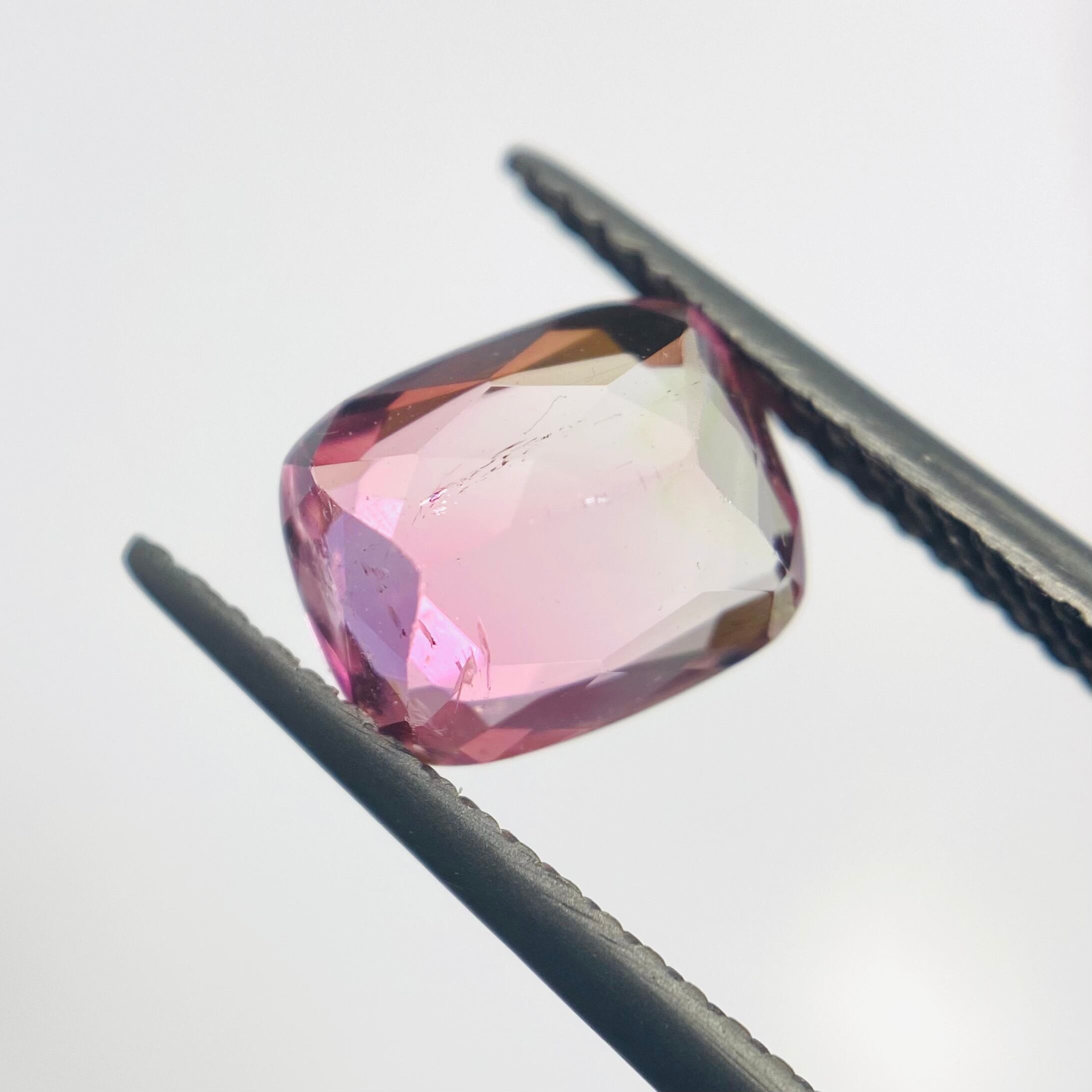 キラキラピンクグラデーションの美しいバイカラートルマリン