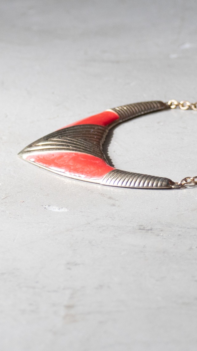 unknown used V-shaped statement necklace