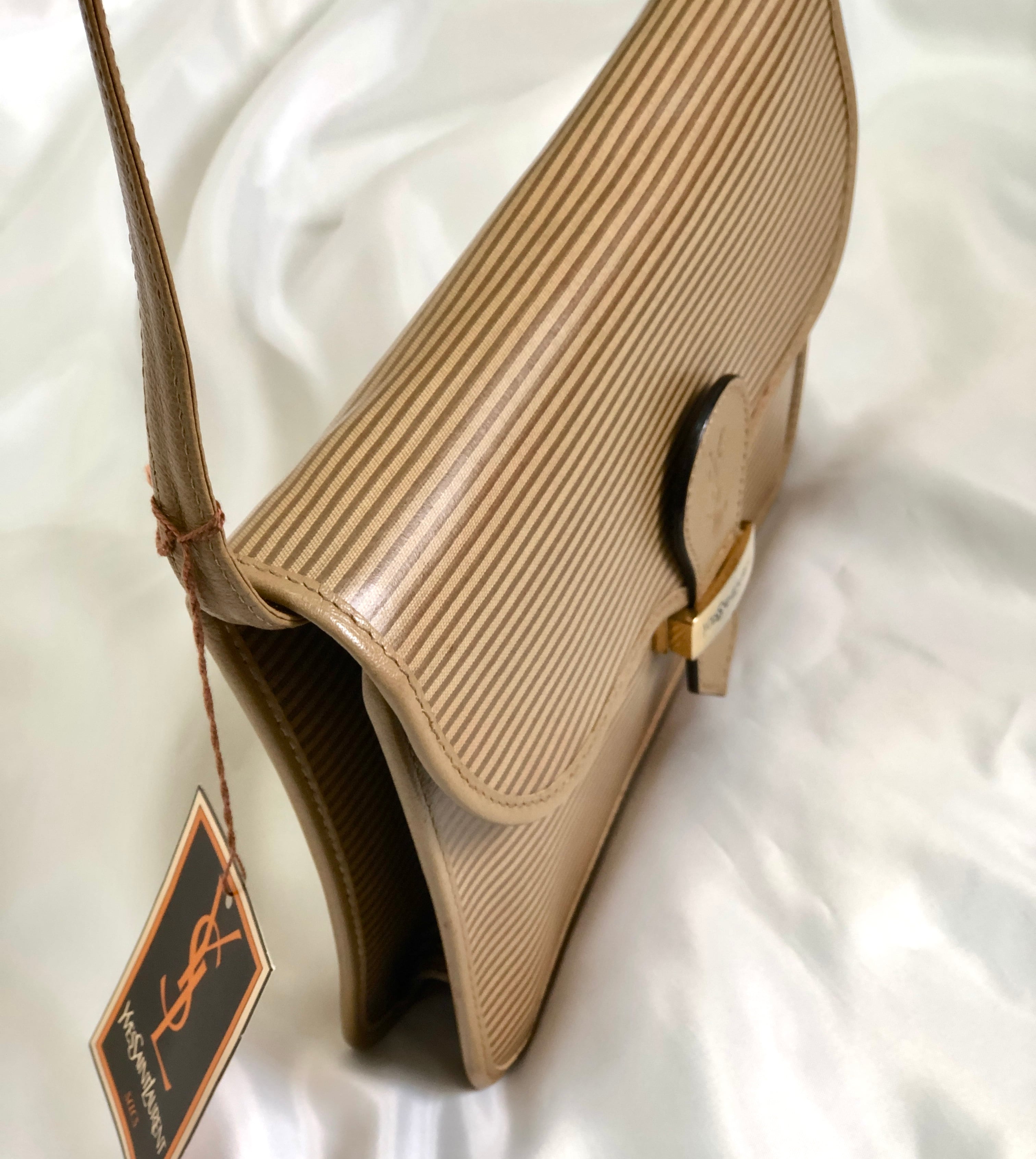 Yves Saint Laurent イヴ ・サンローラン YSL型押し フロントロック