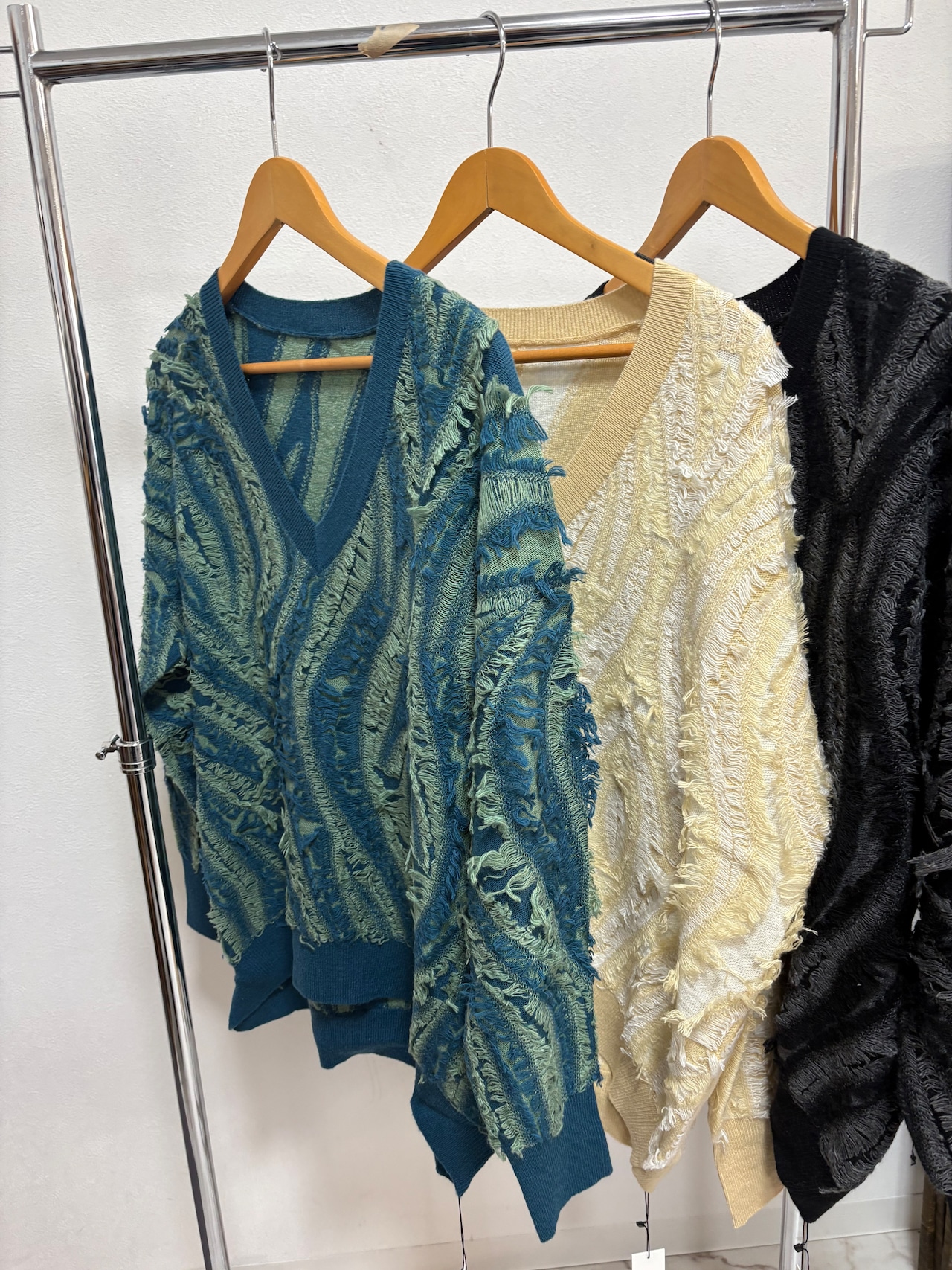 ANGELINA フリンジジャガードVネックセーター