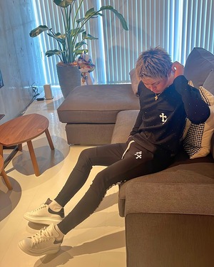 RHINE STONE CROSS SHIRT WHITE【OW25BD008】