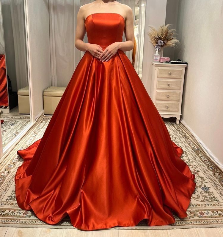 パーティードレス テラコッタ色 ベアトップ ふっくら柔らかなバック  