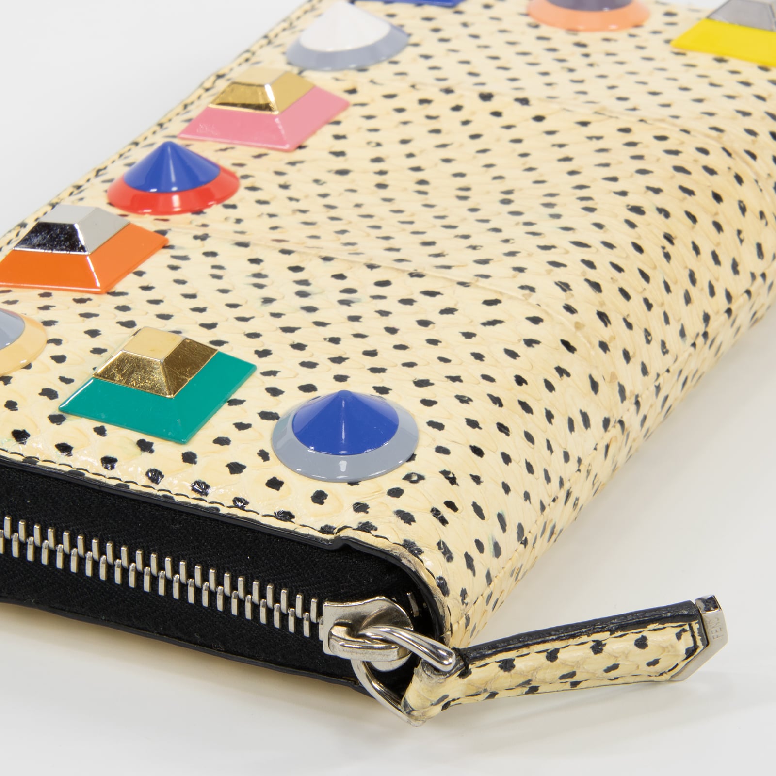 本物・送料無料・美品】フェンディ・長財布・ラウンドファスナー