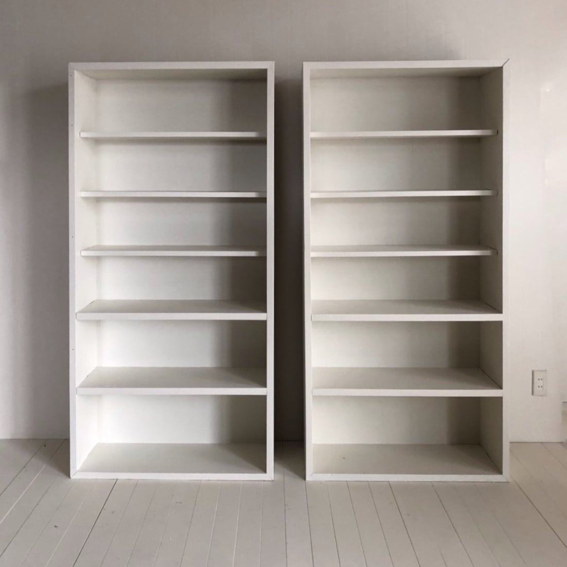 白い本棚（右）sold out