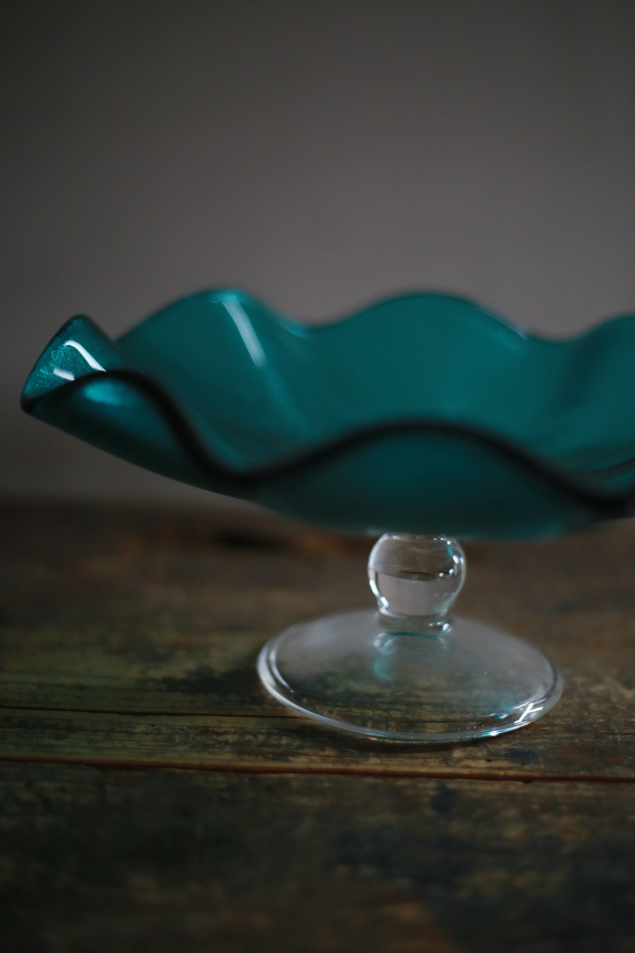 古い国産のガラスコンポート