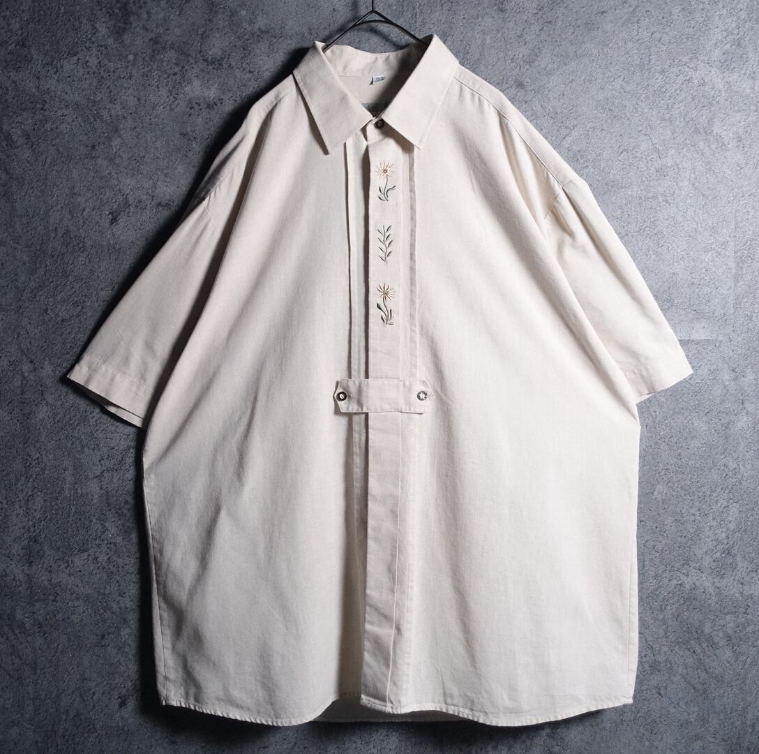 EURO Ivory flower motif & pleats design Tyrolean shirt