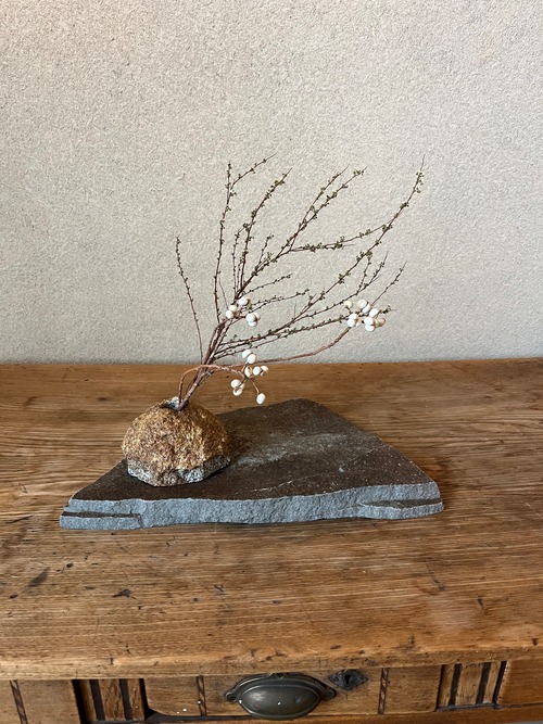 83 石の花器・枝ものセット