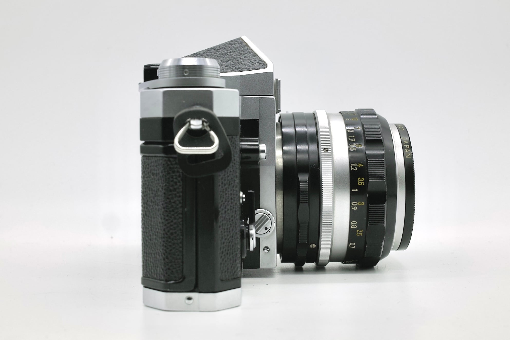 Nikon F アイレベル後期型 + NIKKOR-S Auto 50mm F1.4 | ヨアケマエカメラ