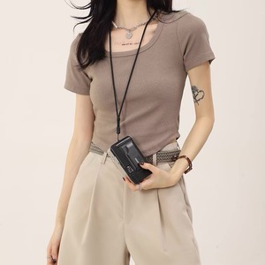 レディース トップス Tシャツ ショート クロップド丈 半袖 ラウンドネック タイト スリム 細身 リブ フェミニン ストリート ラウンドヘム 無地 春 夏 学生 学校 通学 デート お出かけ アウトドア リゾート 海 プール ビーチ ジム 公園 女子会 休日 ショッピング コンサート ライブ カフェ フェス 重ね着 韓国 オルチャン コーデ 脚長 普段使い 着回し レイヤード トレンド 流行 サイズ S M L 白 カラー ホワイト 黒 ブラック 茶色 ブラウン モカ 水色 ブルー アプリコット 淡い色