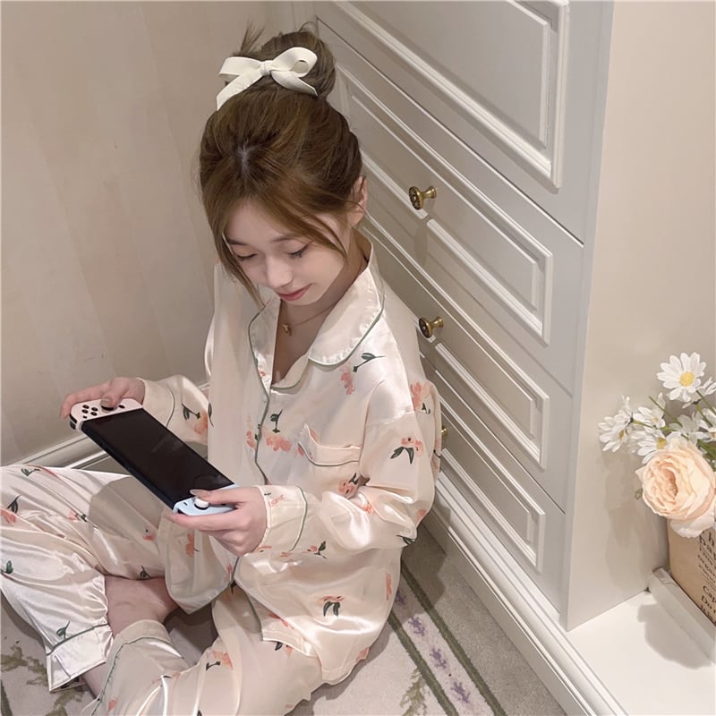 超美品　未使用　ディオール　パジャマ　総柄 花柄 サテン ピンク系 超美品 未使用 ディオール パジャマ 総柄 花柄 サテン ピンク系 ルーム