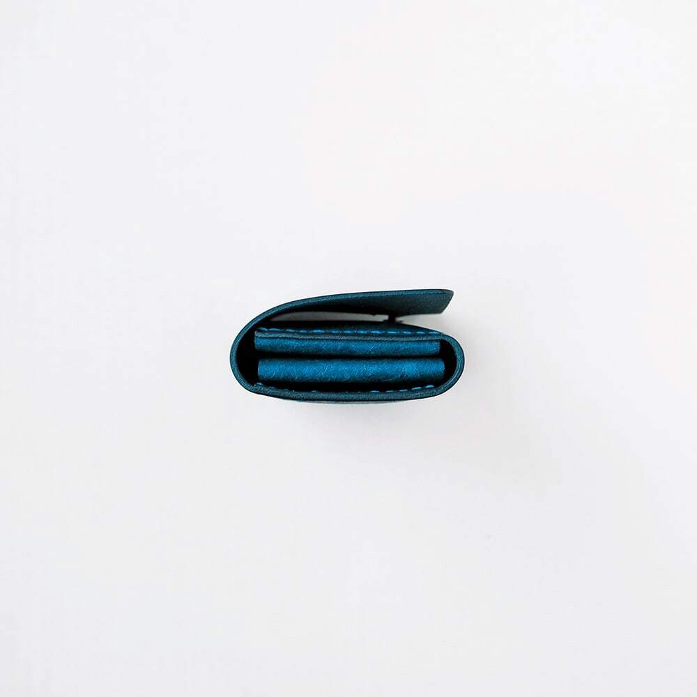 大きく開く3ポケット名刺入れ【ターコイズ】 | セミオーダーできる革