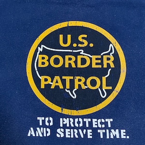 【HANES】XL ビッグサイズ Tシャツ ロゴ プリント 袖ロゴ 袖プリント US BORDER PATROL 国境警備 半袖 ネイビー US古着