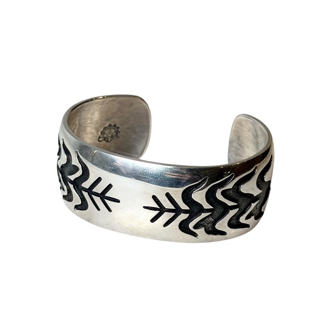 Hopi ANDERSON KOINVA overlay silver wide bangle “Corn”