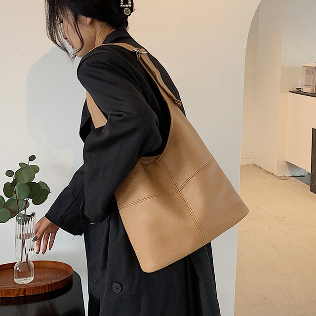 シンプルな秋冬レトロバッグレディース2020新しい流行のネットレッドワイルドカジュアルソフトレザー大容量ワンショルダー脇の下バッグ Tiancai_Wing_Bag74419823180