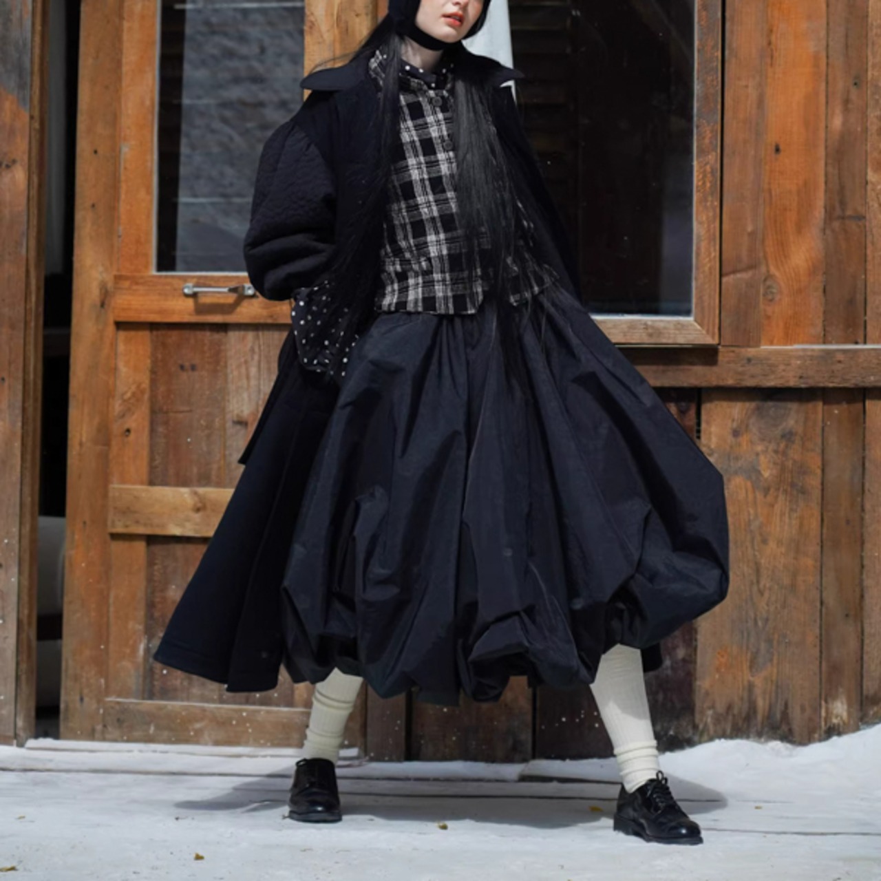 黒花キルティングに影を纏うパフスリーブロングコート《W0225》