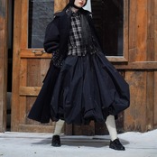 黒花キルティングに影を纏うパフスリーブロングコート《W0225》