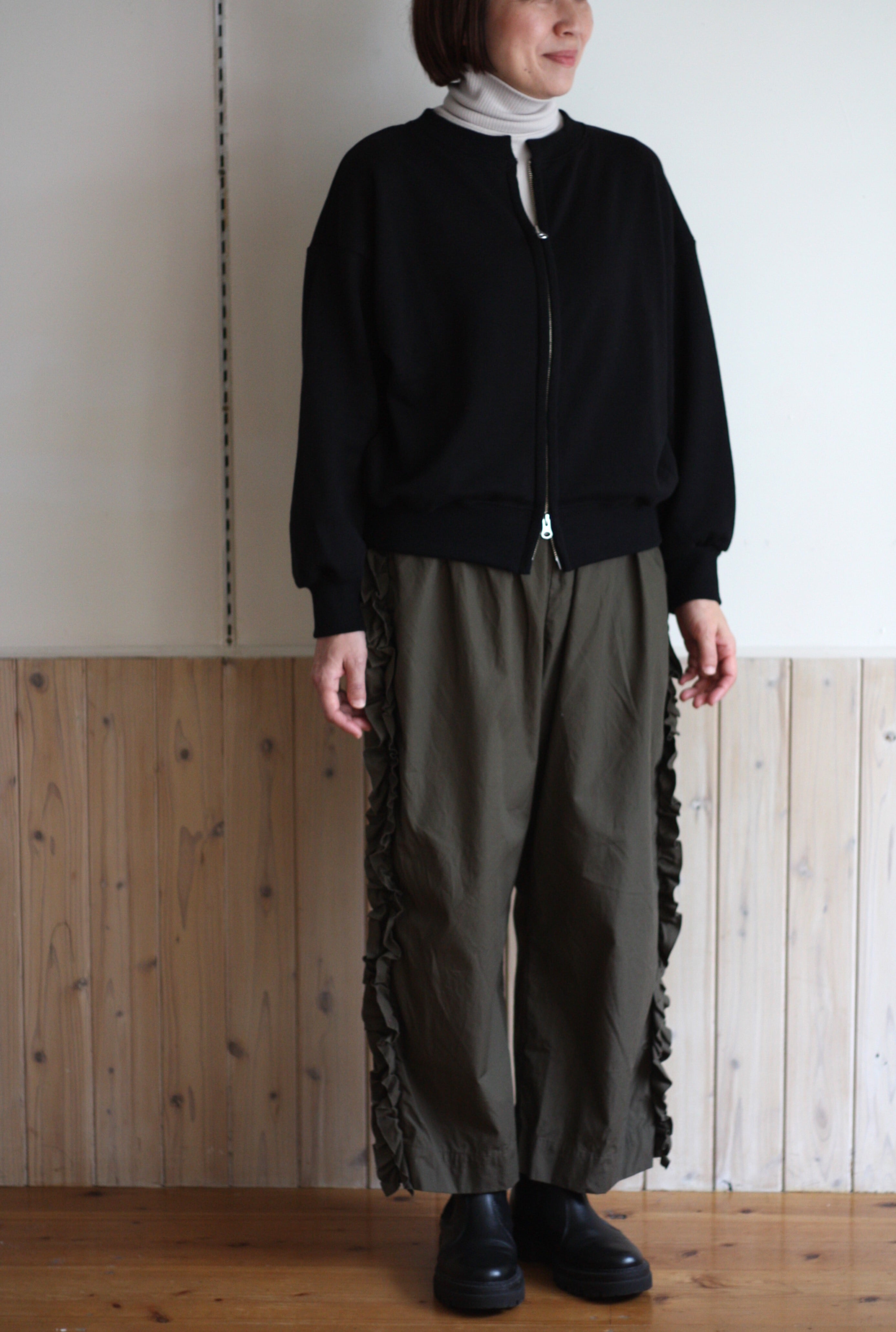 Gauze# ビビアンパンツ マットカーキ Gauze# ガーゼ ビビアンパンツ マットカーキ | tous les jours