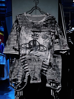 "vivid notes"The Anarchist's Layered Orbit T-shirt