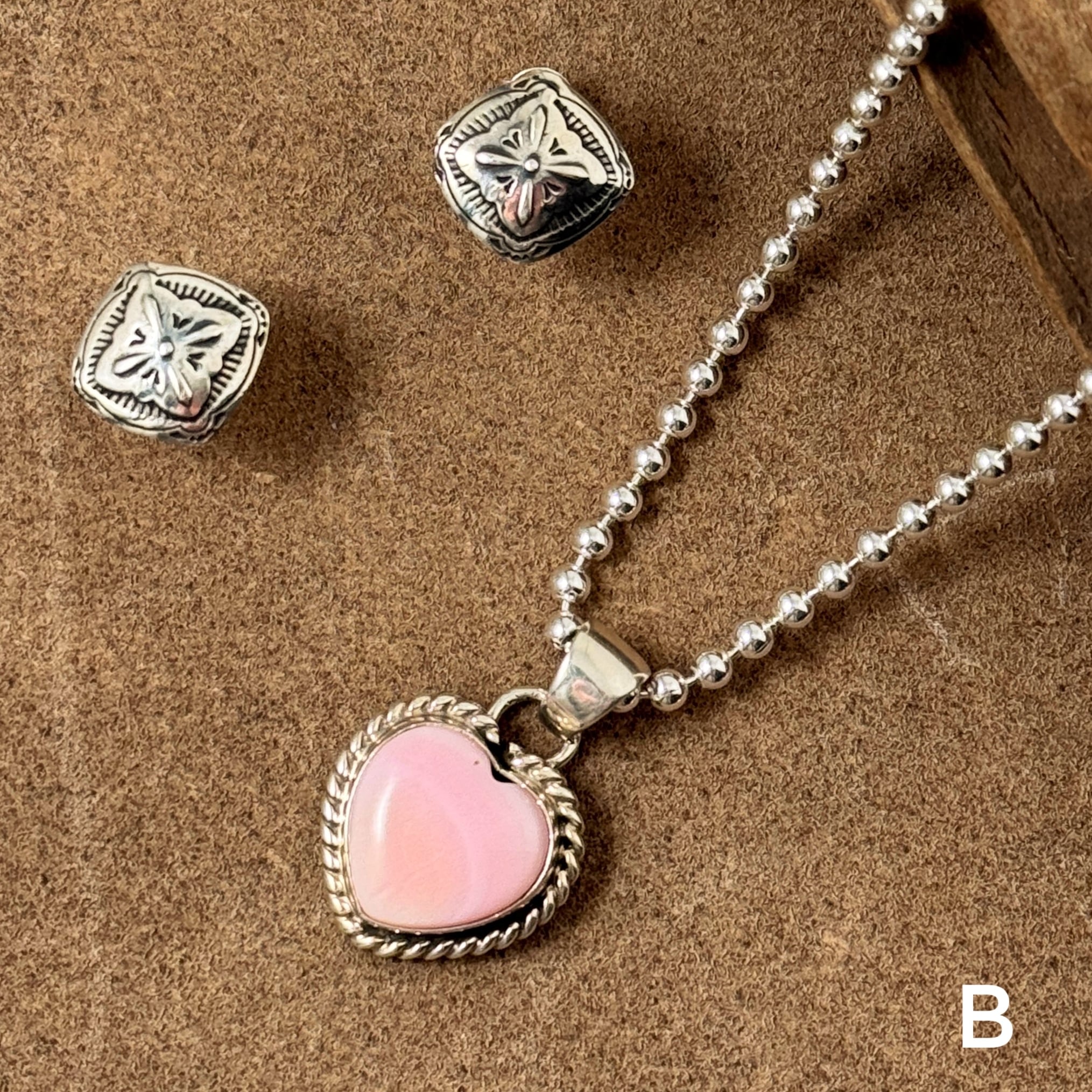 Indian Jewelry 》ハート コンクシェル ペンダント ネックレス