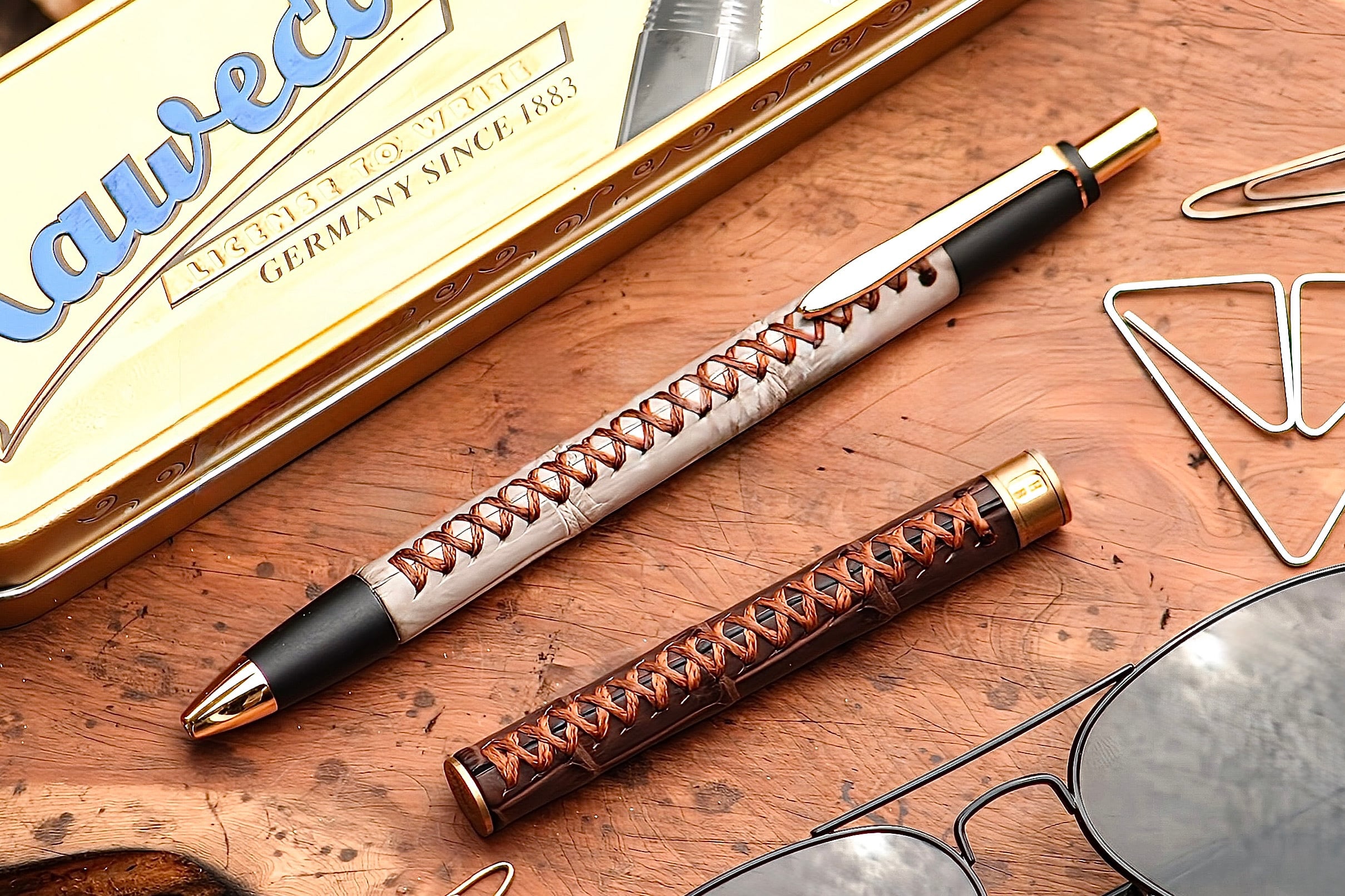 schicksal　シックザール　革軸ペン　クロコダイル ストーングレー ☆不定期販売☆ 革軸ペン【クロコダイル ストーングレー】 | Schicksal