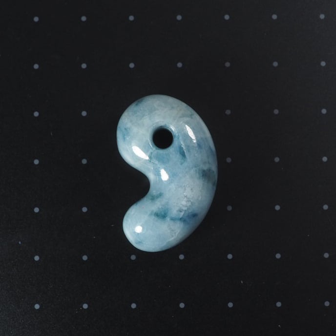 糸魚川翡翠 コン沢 青翡翠 勾玉 14.8g Itoigawa Blue Jadeite magatama