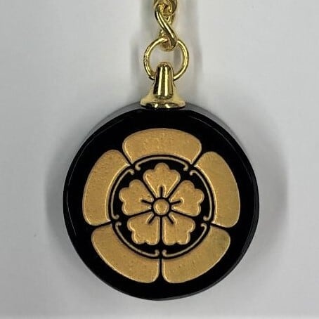 天下布武】織田信長 黒硝子（金色）のキーホルダー | グリーミングハウス