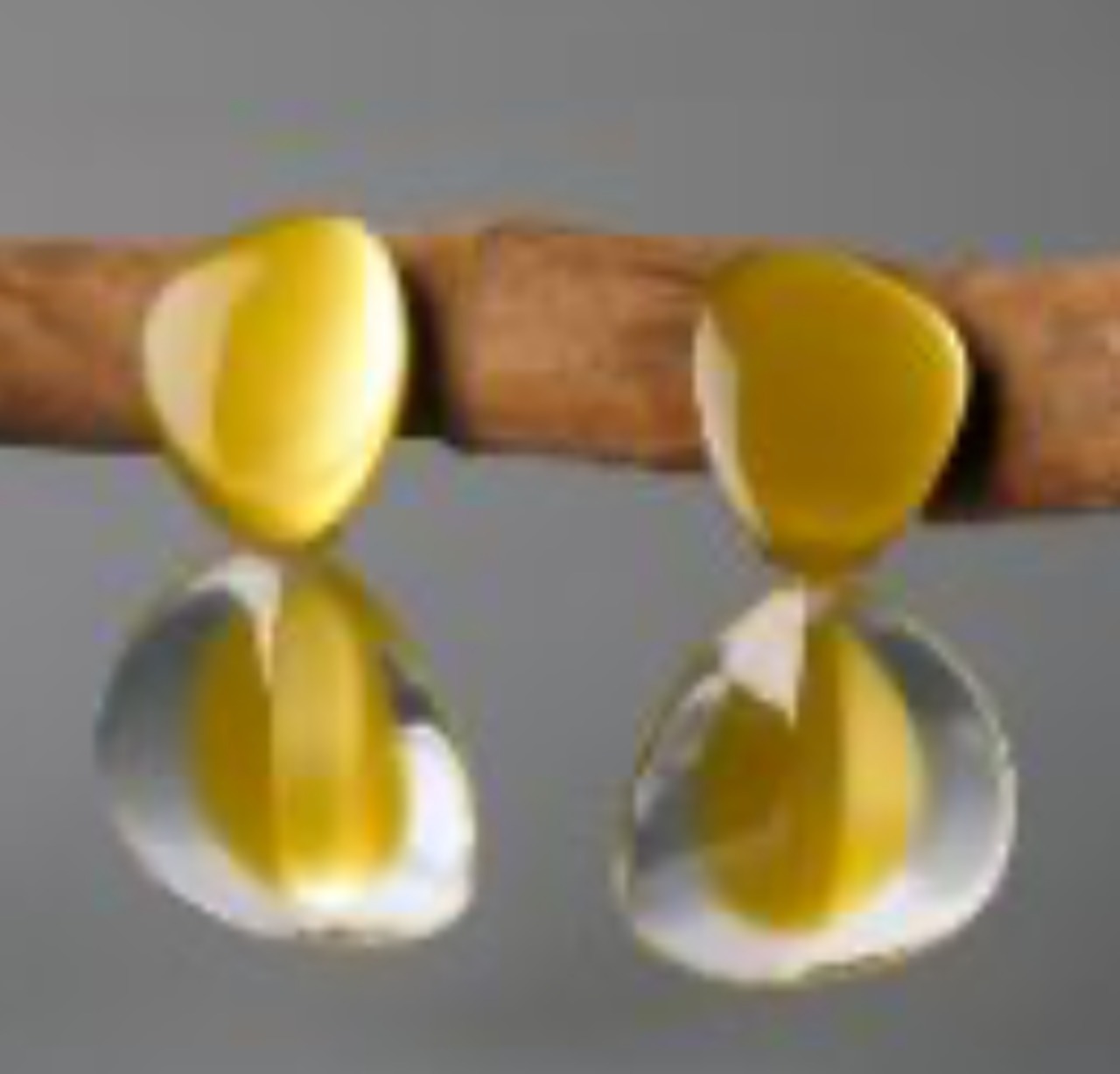 MURIEL/596 yellow（イヤリング）