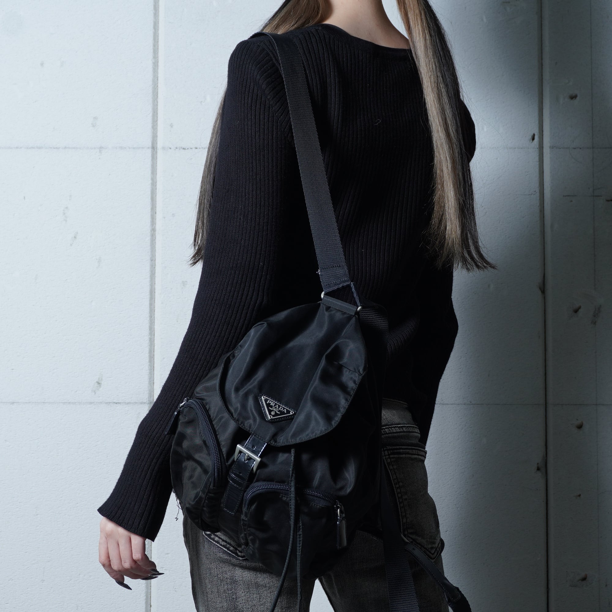 PRADA リュックナイロンレザー三角ロゴプレート黒バックパック 希少色
