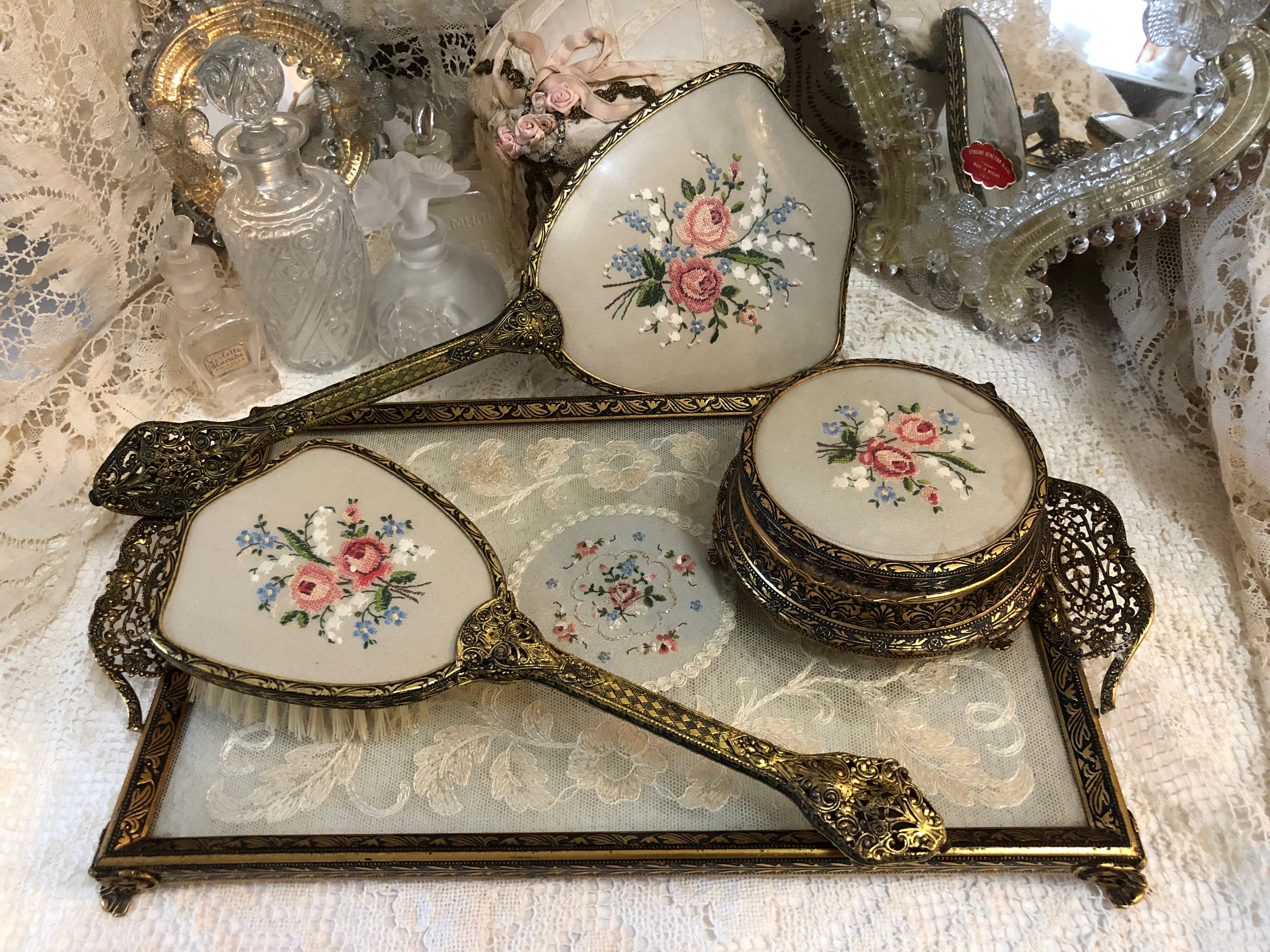 イギリスアンティーク ドレッシングセット プチポワン フランスアンティーク イギリス アンティーク プチポワン ドレッシング セット | le