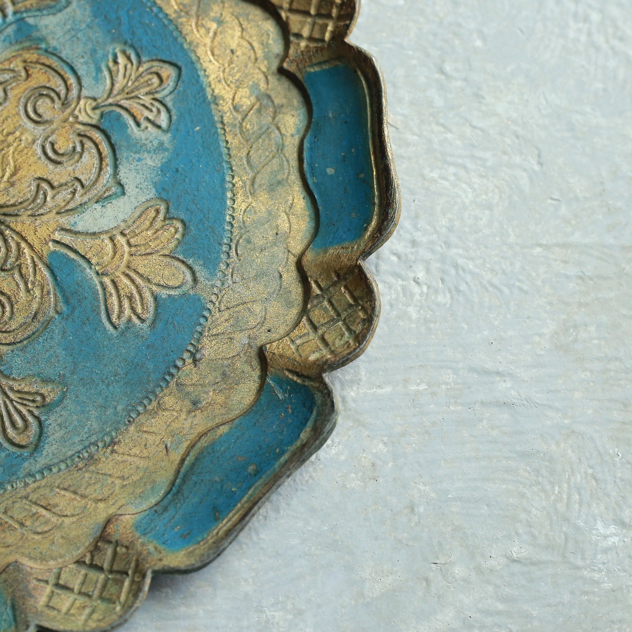 イタリア製 フローレンタイン 木製トレイ｜時を経た青と金が美しいヴィンテージ小物入れ