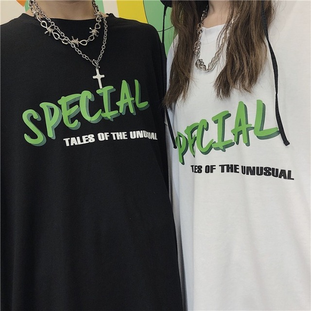 送料無料 Korea プリントlogoルーズオーバーサイズtシャツ トップス メンズレディース レトロ 韓国 韓流 オルチャン K Pop アイドル アクセサリー ペンダント ネックレス ブレスレット リング ピアス バッグ 春夏秋冬 韓国ドラマ 韓国服 Kpop帽子 Kpop雑誌 Bts Niziu